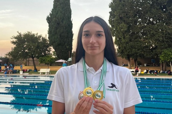 XXV Trofeo Ciudad de Jerez. El Club Natación San Fernando estuvo presente con Julia Pedraza Fernández que ganó tres medallas en las tres pruebas que nadó, dos oros y un bronce.