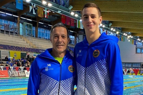 El nadador junior del Club Natación San Fernando, David Rodríguez Piñero, rebajó sus marcas personales en el Campeonato de España Junior.